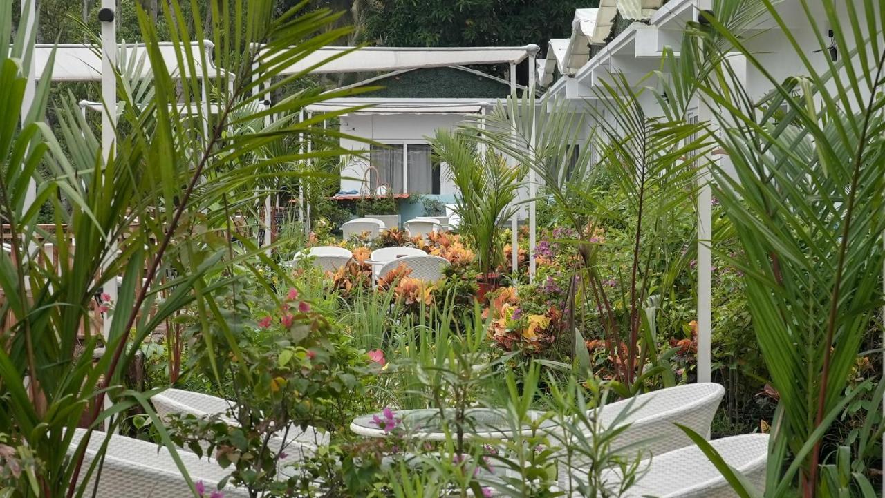 Whiteflower Resort Morjim Luaran gambar