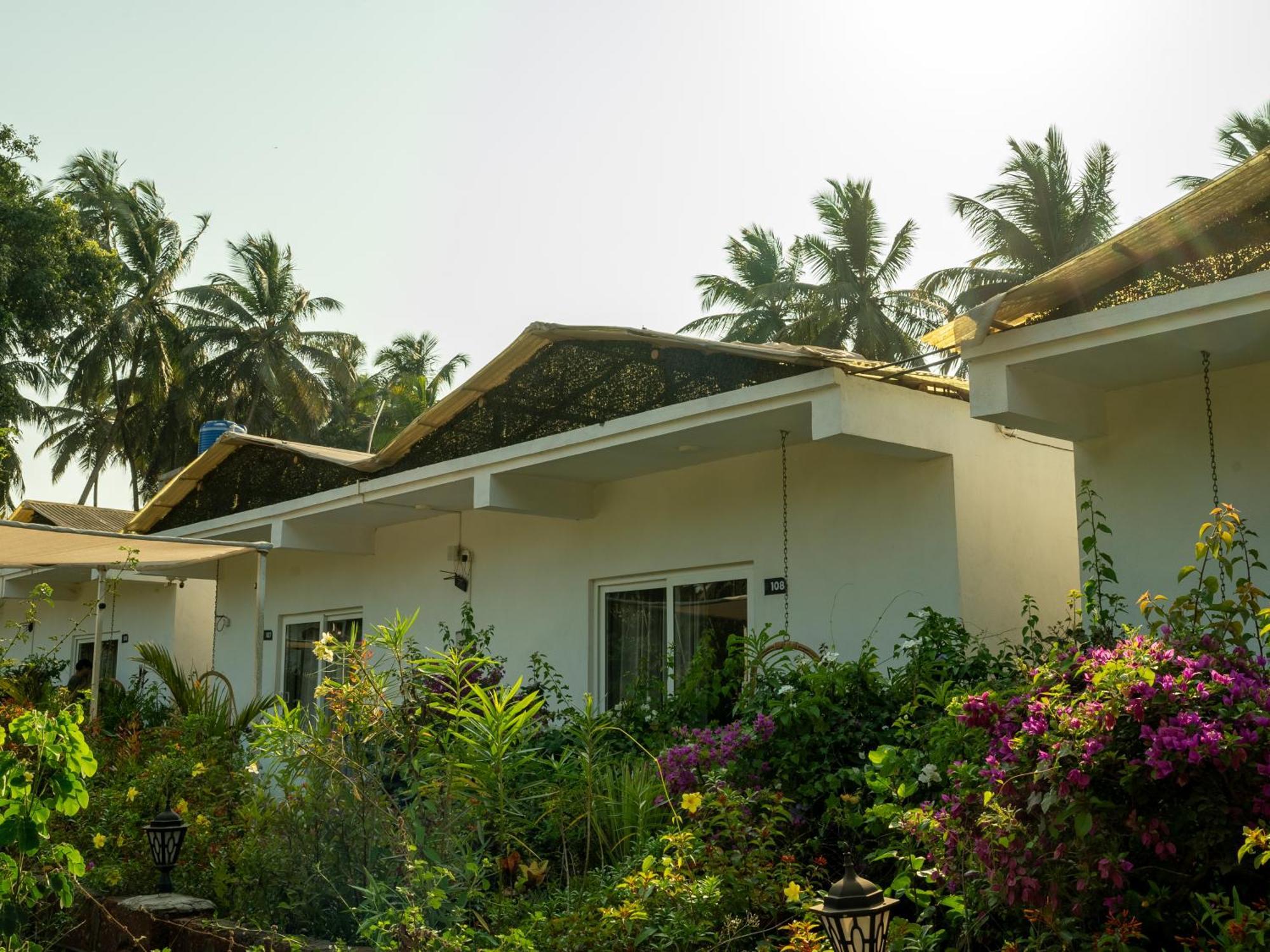 Whiteflower Resort Morjim Luaran gambar