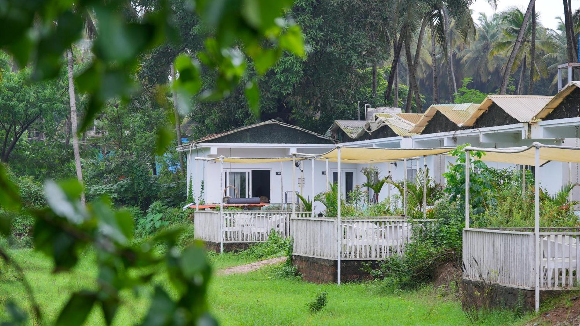 Whiteflower Resort Morjim Luaran gambar